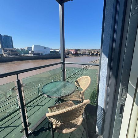 Luxury Riverside 2 Bedroomed Apartment With Balcony Νιούπορτ Εξωτερικό φωτογραφία