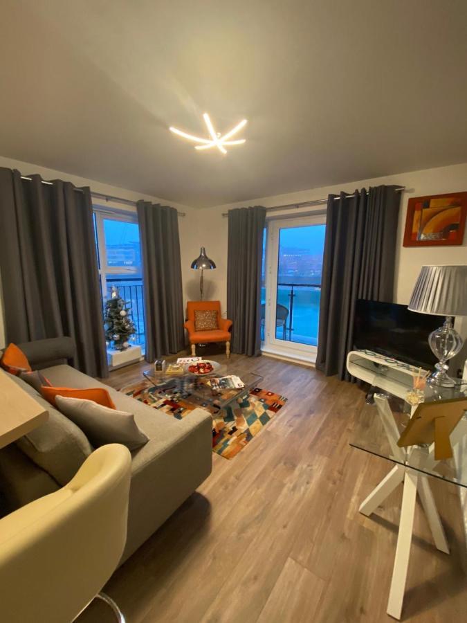 Luxury Riverside 2 Bedroomed Apartment With Balcony Νιούπορτ Εξωτερικό φωτογραφία
