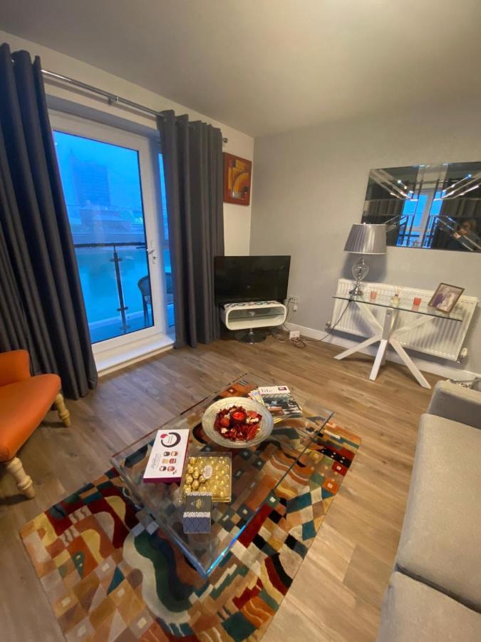 Luxury Riverside 2 Bedroomed Apartment With Balcony Νιούπορτ Εξωτερικό φωτογραφία