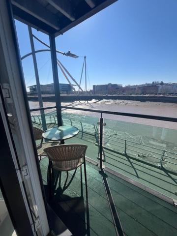 Luxury Riverside 2 Bedroomed Apartment With Balcony Νιούπορτ Εξωτερικό φωτογραφία