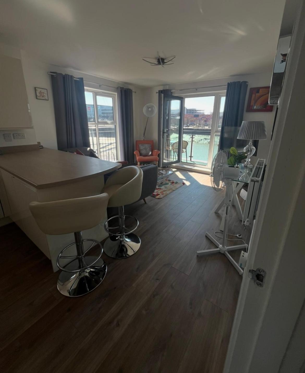 Luxury Riverside 2 Bedroomed Apartment With Balcony Νιούπορτ Εξωτερικό φωτογραφία